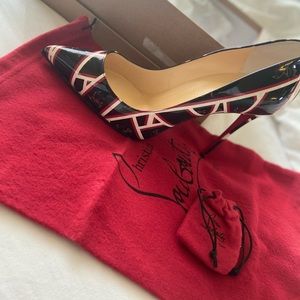 pigalle follies 100 patent ribbon. Size 39 comes with dust bag .